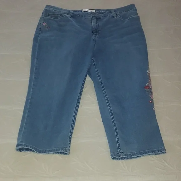 Croft & Barrow Capri Jeans - Picture 5 of 9
